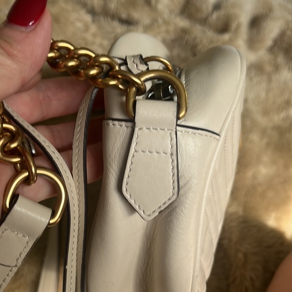 Gucci Marmont Chain Shoulder Bag in Cream - Picture 6 of 16